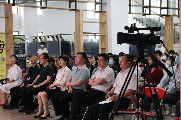 4  参加云招聘会领导和企业.JPG