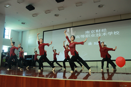 舞蹈社带来了古典舞蹈组合