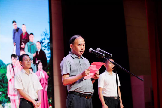 滨湖区荣巷街道党工委副书记、办事处主任袁大庆讲话